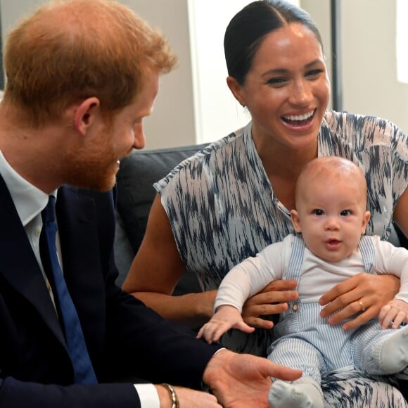 Filho de Meghan Markle e Harry é parecido com o pai nesta quarta-feira, dia 25 de setembro de 2019