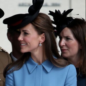 Kate Middleton já havia escolhido o casaco para 3 ocasiões anteriores: duas em 2014 e uma em 2016