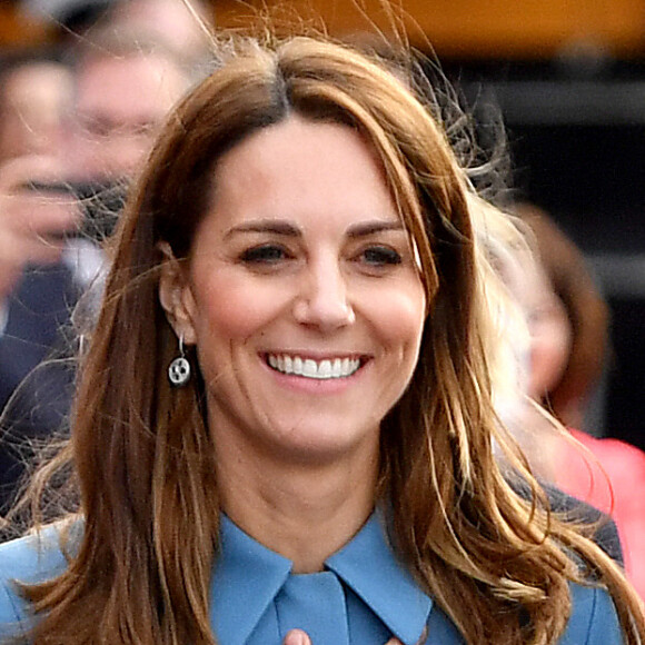 Kate Middleton apostou em uma make discreta e iluminada para o evento na Inglaterra