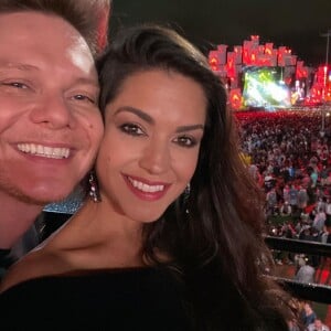 Thais Fersoza e Michel Teló apostaram em looks pretos para última noite de Rock in Rio