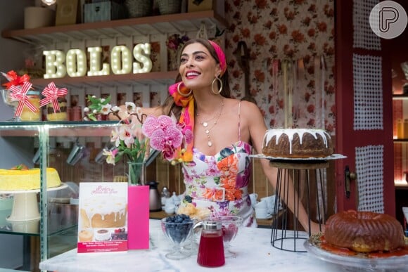 Maria da Paz (Juliana Paes) não consegue entrar de primeira na competição por ter seu bolo sabotado por outra participante na novela 'A Dona do Pedaço'