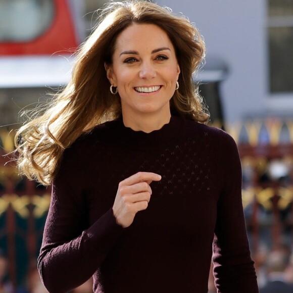 Kate Middleton usa look grifado para evento nesta quarta-feira, dia 09 de outubro de 2019