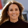 Kate Middleton deixa cabelo solto em ondas com franja lareral para evento nesta quarta-feira, dia 09 de outubro de 2019