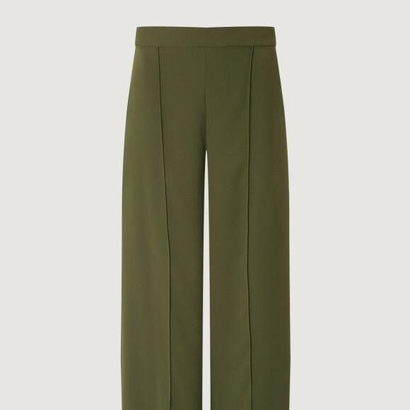 Kate Middleton usa calça da Jigsaw, uma de suas marcas favoritas, nesta quarta-feira, dia 09 de outubro de 2019
