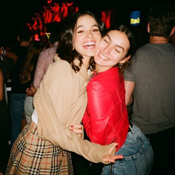 Bruna Marquezine recorda passagem pelo Rock in Rio 2019 e faz foto com Marina Moschen