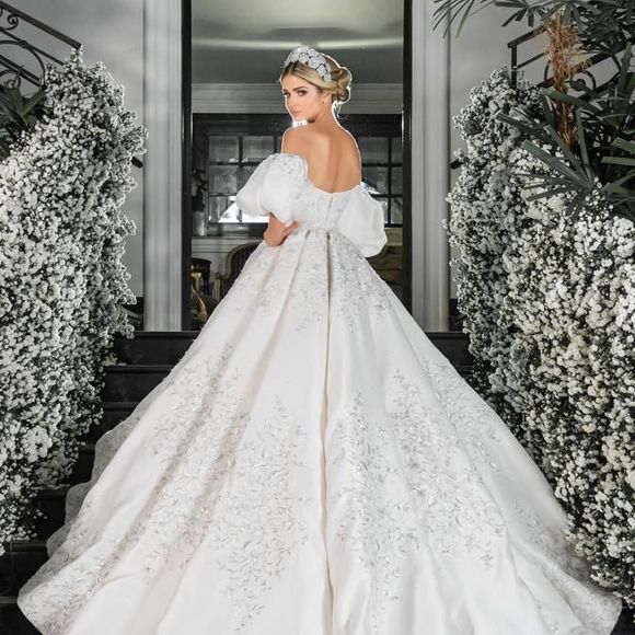 O vestido de noiva de Thássia Naves demorou 10 meses para ser confeccionado