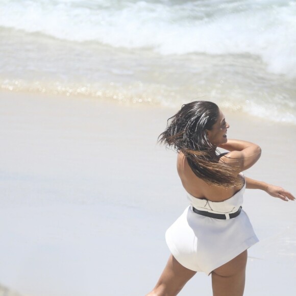 Juliana Paes não teve folga neste domingo, 13 de outubro de 2019