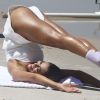 Juliana Paes mostrou elasticidade ao posar para um ensaio na praia do Abricó, neste domingo, 13 de outubro de 2019