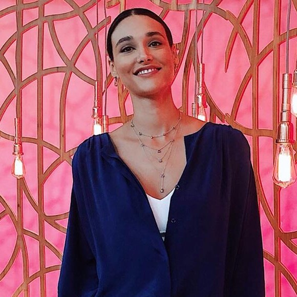 Débora Nascimento disse ter renascido após colocar ponto final no casamento com José Loreto, pai de sua filha, Bella