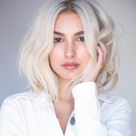Marina Moschen ficou 10 horas no salão para cabelo atingir loiro perolado