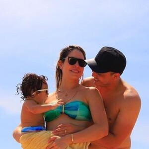 Wesley Safadão posou com a mulher, Thyane Dantas, e o filho caçula