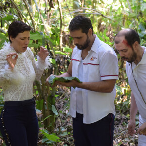Sophia (Camila Rodrigues) e Antonio (Felipe Cunha) vão comer larvas na novela 'Topíssima' após sofrerem acidente de helicóptero
