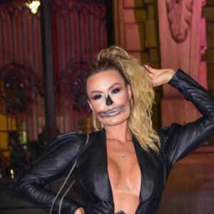 Fernanda Lacerda usa look de caveira com couro para festa de Halloween nesta quinta-feira, dia 17 de outubro de 2019