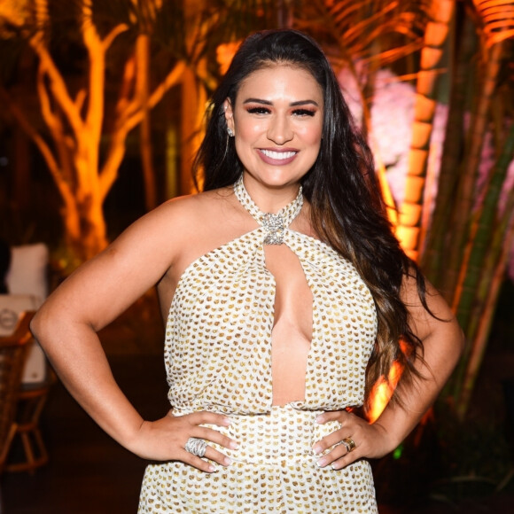 Fãs elogiaram corpo de Simone, da dupla com Simaria, em fotos