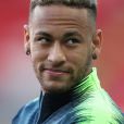 Modelo, apontada como nova amada de Neymar, ganha elogios em foto na praia neste domingo, dia 20 de outubro de 2019