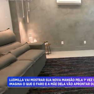 Ludmilla exibe sala de cinema. Mansão da cantora ainda possui oito quartos