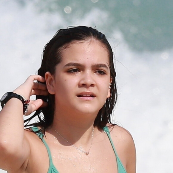 Mel Maia postou uma foto de biquíni com João Pedro na piscina