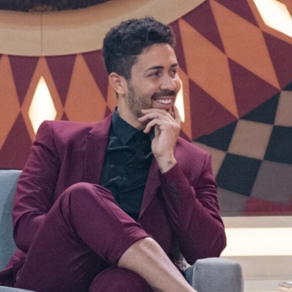 Carlinhos Maia rabiscou uma obra de arte em hotel: 'Hóspedes vão agradecer'