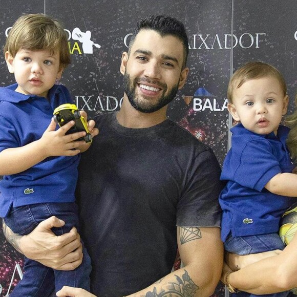 Filho mais velho de Andressa Suita e Gusttavo Lima, Gabriel acompanhou o pai dedilhando no teclado e dançando: 'Filho, toca!'