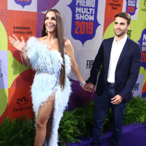 Ivete Sangalo chegou de mãos dadas com o marido, Daniel Cady, no Prêmio Multishow 