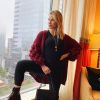 Andressa Suita combinou bota vegana com bolsa Dior ao chegar em Atlanta nos Estados Unidos