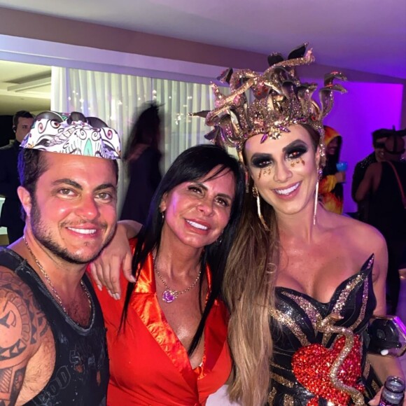 Nicole Bahls foi de Medusa, que na mitologia grega, era um monstro ctônico do sexo feminino