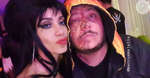 Anitta se diverte e faz foto com Marcus Majela em festa de Halloween