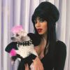 Anitta mudou o visual do pet Serafim para caracterização completa de Elvira