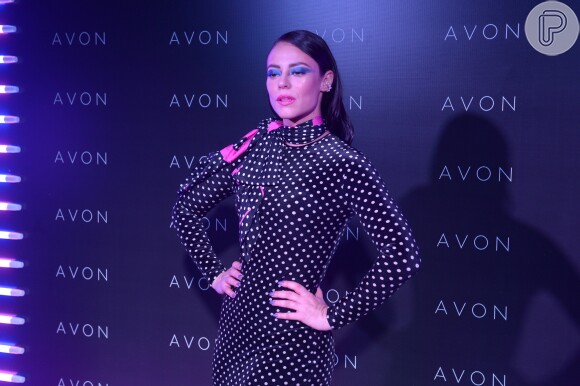 Paolla Oliveira passou pelo tapete vermelho do 24º Prêmio Avon de Maquiagem