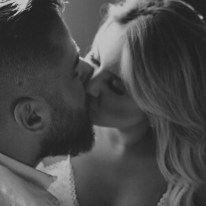 Sertanejo Zé Neto, dupla de Cristiano, e a mulher, Natália Toscano, descobriram que influencer está grávida de menina, durante festa de casamento: 'Angelina'