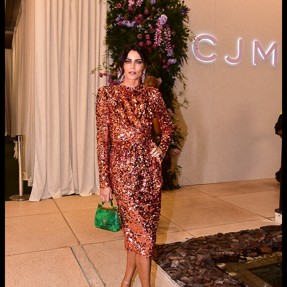 Vestido Dolce & Gabbana usando por Fernanda Motta está disponível para compra por R$ 12 mil