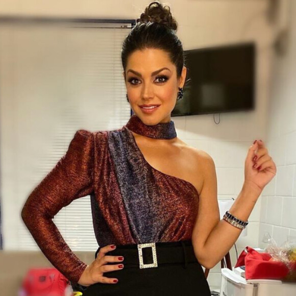 Barriga definida de Thais Fersoza chamou atenção em vídeo nesta quinta-feira, 6 de novembro de 2019