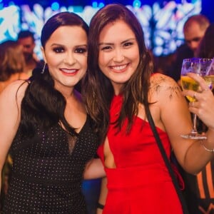 Maraisa, da dupla com Maiara, caprichou no visual para festa de gravadora