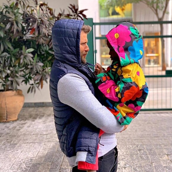 'Ficaria em casa só de cueca com minha mulher, meus filhos e meus cachorros. Acho que o bem mais precioso da nossa vida é o tempo', disse Bruno Gagliasso