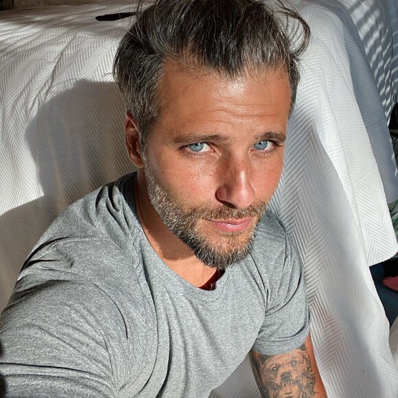 Bruno Gagliasso revela paixão por rosa e gosto de usar saias: 'Quem fala que eu não pode usar saia? É a melhor coisa do mundo, principalmente quando usa sem cueca. O que ainda me impressiona são as pessoas perguntando sobre isso, do por que usar'