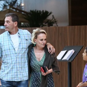 O novo namorado de Ana Maria Braga diz, nas redes sociais, que trabalha em escola secundária de Portugal