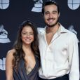 Fim da vida de solteiro! Tiago Iorc surge com nova namorada no Grammy Latino nesta quinta-feira, dia 14 de novembro de 2019