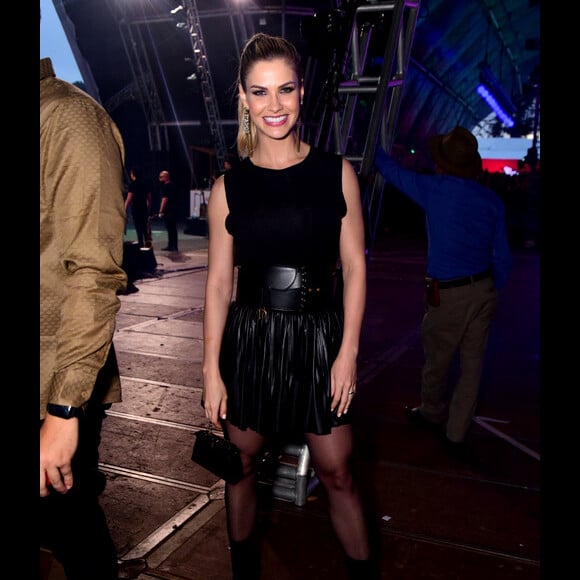 Andressa Suita arrasou no look para o Caldas Country