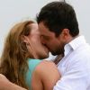 Paolla Oliveira e Sérgio Guizé se beijam em cena de novela 'A Dona do Pedaço' na praia nesta terça-feira, dia 19 de novembro de 2019