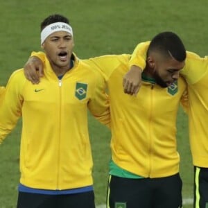 Gabigol entrega momento com Neymar após título da Libertadores: 'A gente conversou agora no vestiário, é muito legal o carinho que ele tem por mim, fico muito feliz'