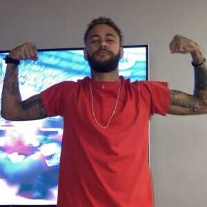 Neymar comemora dois gols de Gabriel Barbosa na vitória do Flamengo sobre o River Plate na Libertadores 2019