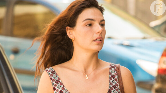 Betina (Isis Valverde) apanha de Vicente (Rodrigo Garcia) e decide não fazer queixa na novela 'Amor de Mãe'