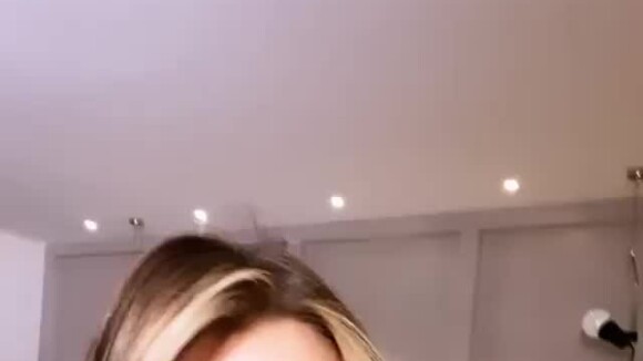 Veja vídeo de Andressa Suita com cabelo estilo messy hair e maquiagem leve para festa neste domingo, dia 01 de dezembro de 2019