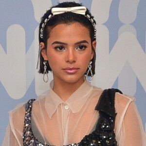 Bruna Marquezine ganha elogio dos fãs ao aparecer com olhos azuis: 'Linda de qualquer jeito'