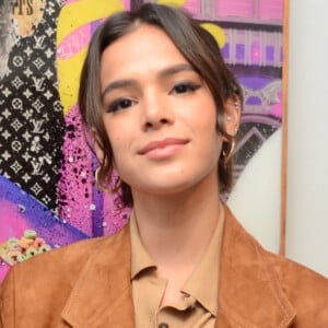 Bruna Marquezine está estudando e fazendo gravações pela Europa