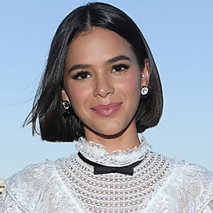 Bruna Marquezine faz vídeo com filtro de olhos azuis e agita fãs