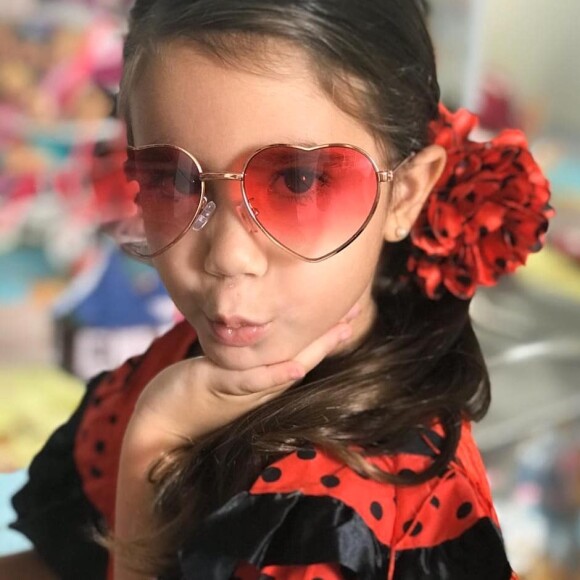 Filha de Deborah Secco, Maria Flor ganha declaração de Sabrina Sato e mais famosos por aniversário nesta quarta-feira, dia 04 de dezembro de 2019