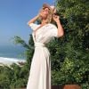 Giovanna Antonelli combinou vestido tipo camisa longa e biquíni: um look ideal para quem vai passar a virada perto da praia