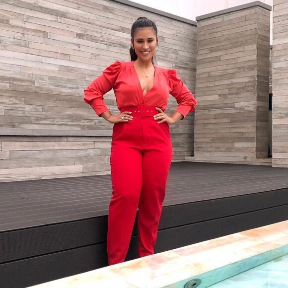 Mayra Cardi emociona Simone ao dar flores para cantora em vídeo nesta sexta-feira, dia 06 de dezembro de 2019