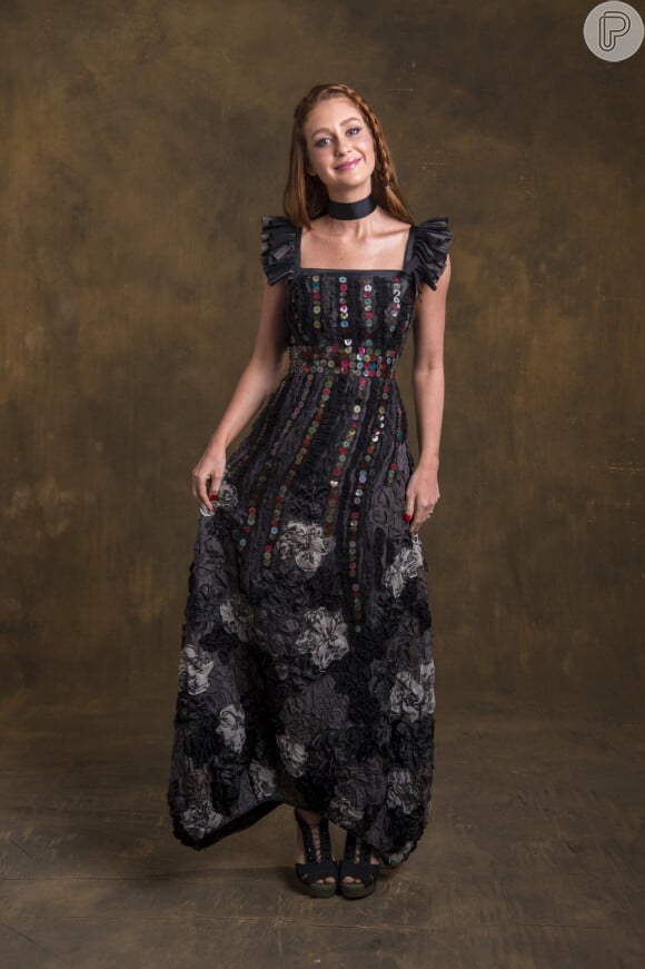 Marina Ruy Barbosa usou um vestido inspirado em Esmeralda, do clássico 'O Corcunda de Notre Dame', como Eliza: 'Nesse modelo, o patchwork e a aplicação de paetês de madrepérola coloridos dão o toque cigano'